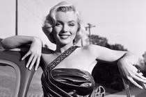 10 ngôi sao quá cố vẫn kiếm hàng trăm tỷ đồng