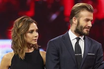 Lần xuất hiện hiếm hoi của vợ chồng Beck-Vic trên sân khấu