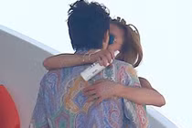 Lindsay Lohan và hôn phu tin đồn tình tứ trên du thuyền