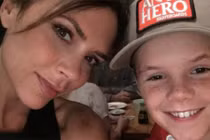 Con trai út 11 tuổi nhà Beck-Vic bắt đầu nghiệp ca hát