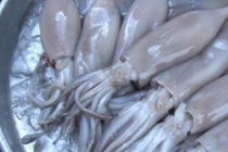 Giật mình mực lạ sau khi nướng vẫn thẳng