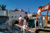 Giải phóng mặt bằng nhầm, cụ bà 83 tuổi suýt mất mạng