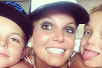 Những khoảnh khắc ngọt ngào của Britneys Spears và hai con trai