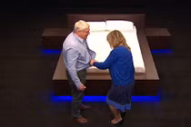 Game show gây sốc: Cởi quần áo cho nhau trên truyền hình