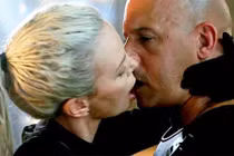 Nụ hôn của Vin Diesel - Charlize Theron khiến trailer Fast 8 đạt kỷ lục