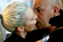 Nụ hôn của Vin Diesel - Charlize Theron khiến trailer Fast 8 đạt kỷ lục