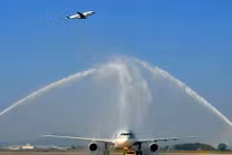 Ảnh: Máy bay xếp hàng cất cánh ở sân bay Nội Bài