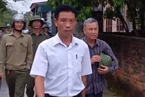 Giám đốc HTX mang hung khí đi đòi nợ tiền điện