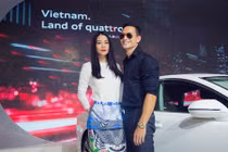 Kim Lý tình cảm với Trương Ngọc Ánh giữa chốn đông người 