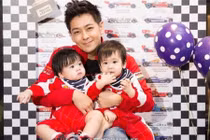 Lâm Chí Dĩnh mừng thôi nôi hai con trai sinh đôi