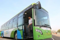 Cận cảnh xe buýt nhanh 3 phút/lượt trước ngày lăn bánh tại Hà Nội