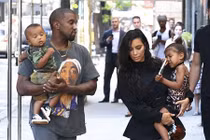 Kim Kardashian bỏ 2,5 tỷ thuê người đẻ hộ con thứ 3