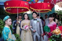 Đám cưới tưng bừng của Nhật Kim Anh ở quê nhà