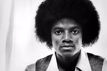 Khuôn mặt Michael Jackson bị phá hỏng thế nào sau dao kéo