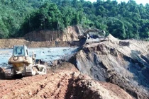 Công an điều tra vụ vỡ bể chứa bùn thải quặng thiếc ở Nghệ An