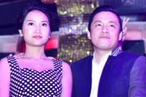 Lam Trường đưa vợ 9X đi bar cổ vũ Thanh Thảo