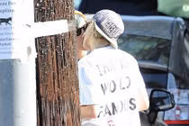 Kristen Stewart hôn bạn gái đồng tính ngay giữa phố