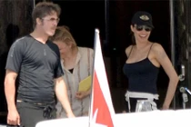 Angelina Jolie và Brad Pitt lần đầu xuất hiện sau đám cưới