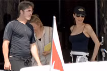 Angelina Jolie và Brad Pitt lần đầu xuất hiện sau đám cưới