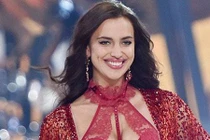 Siêu mẫu Irina Shayk mang thai vẫn sải bước ở Victoria’s Secret show