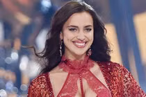 Siêu mẫu Irina Shayk mang thai vẫn sải bước ở Victoria’s Secret show