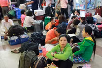 Ảnh Ga Sài Gòn đông đúc hành khách ngày cận Tết