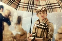 Con trai Beck-Vic tỏa sáng trong quảng cáo Burberrry