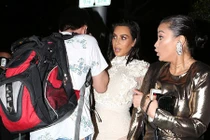 Kim Kardashian hoảng hốt vì tưởng bị fan cuồng tấn công