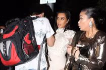 Kim Kardashian hoảng hốt vì tưởng bị fan cuồng tấn công