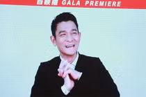 Lưu Đức Hoa xuất hiện sau 3 tháng chấn thương nặng