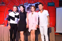 Mỹ Tâm thân thiết Tuấn Hưng trong buổi ra mắt The Voice