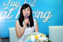 Ngô Phương Lan mũm mĩm sau khi kết hôn cùng chồng Tây