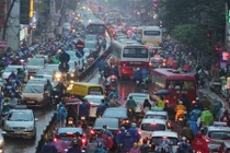 Kinh hoàng cảnh tắc đường khắp nơi ở Hà Nội chiều tối nay
