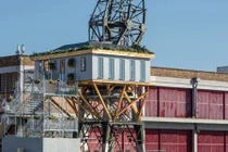 Mát mắt với ngôi nhà cần cẩu độc lạ trên cảng sông