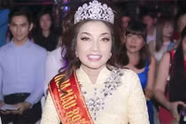 Hoa hậu Lý Thu Thảo tái xuất sau 25 năm đăng quang