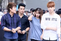 Khởi My đùa giỡn thân thiết cùng bạn trai tin đồn