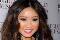 Cô gái gốc H'Mông trở thành "Nữ hoàng Disney"