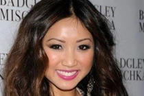 Cô gái gốc H'Mông trở thành "Nữ hoàng Disney"