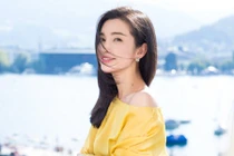 Lý Băng Băng càng già càng trẻ trung, hấp dẫn