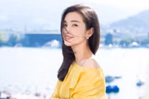 Lý Băng Băng càng già càng trẻ trung, hấp dẫn