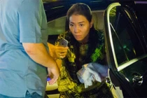 Thu Minh lần đầu để lộ bụng bầu 3 tháng