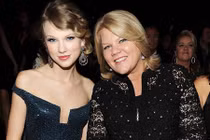 Sao Hollywood nào hào phóng với bố mẹ nhất