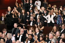 Sao Hollywood phản ứng lạ khi La La Land bị xướng nhầm giải Oscar