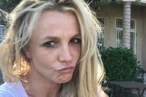 Britney Spears lộ nhan sắc phai tàn khi để mặt mộc