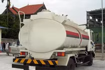 Lùi xe vô ý, cha cán chết con