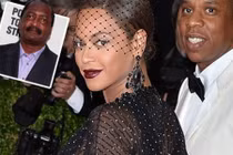 Bố Beyonce thừa nhận chiêu ly hôn là để bán vé tour