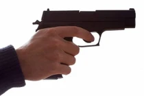 Giang hồ cầm súng đến bắn chủ nhà gục bên vũng máu