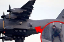Nghẹt thở với pha mạo hiểm trên không của Tom Cruise