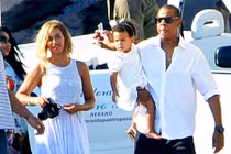 Beyonce bỏ 20 triệu thuê riêng sân chơi cho con gái