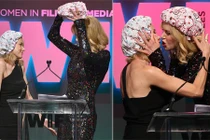 Nicole Kidman gây sốc với màn hôn môi đồng giới